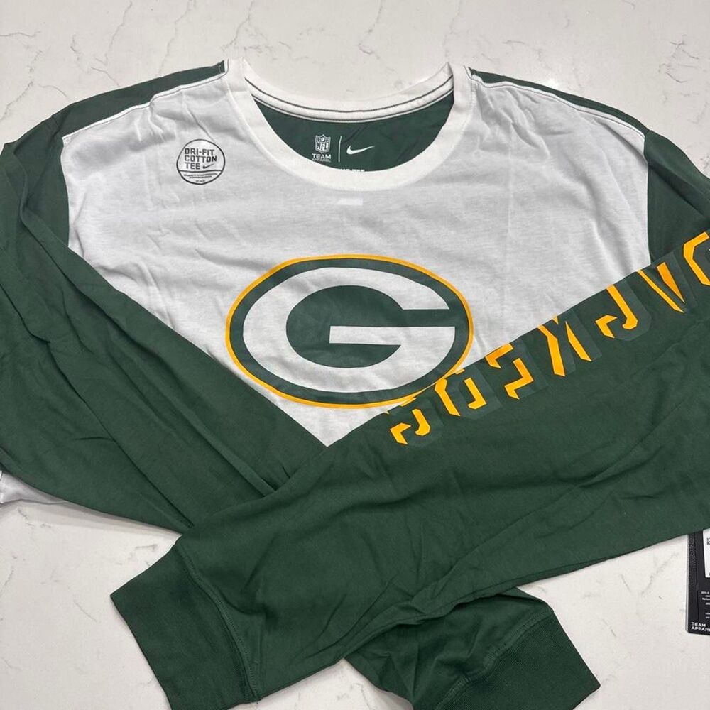 Nike Men's Green and White T-shirt